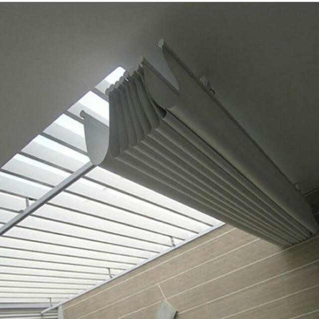 Sử dụng các loại mái che để chống nắng cho giếng trời