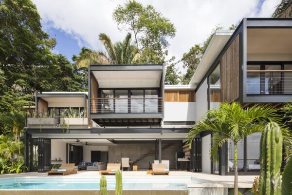 so sánh sơn nhà gạch ốp tường